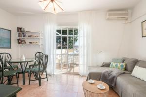 a living room with a couch and a table at Atico En Islantilla in Huelva