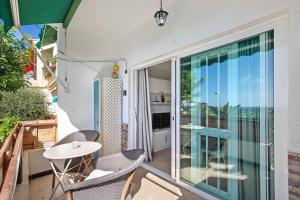 a room with a balcony with a table and chairs at Apartamento Cristobal in Morro del Jable
