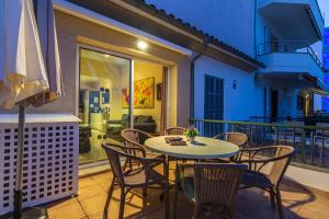 a patio with a table and chairs on a balcony at Daniela in Pollença