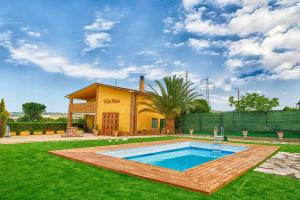 a house with a swimming pool in a yard at Villa Nino in Petacciato