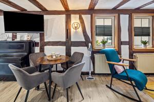 a living room with a table and chairs at im Fachwerk in Alsfeld