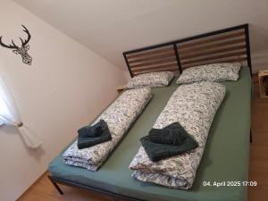 a bedroom with two bunk beds in a room at Im Grünen 2 in Weil der Stadt