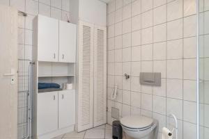 a white bathroom with a toilet and a shower at Casa Rolando in Nördlingen +18 photos