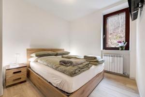 a bedroom with a bed and a window at A Casa Mia Prada vacanza di relax in Prada