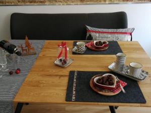 a wooden table with two plates of food on it at Ferienwohnung Gugel, 48qm in Kandern