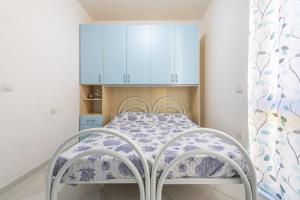a small kitchen with a table and two chairs at Casa Celeste in Villasimius