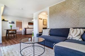 a living room with a blue couch and a table at Ferienwohnung Reichle in Stockach