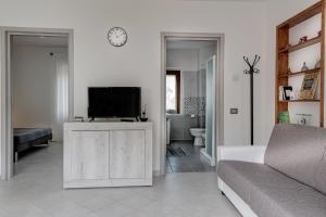 a living room with a flat screen tv on a cabinet at Chalet La Greta con vista in Firenzuola