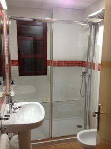 Phòng tắm tại Hostal Rio de Oro