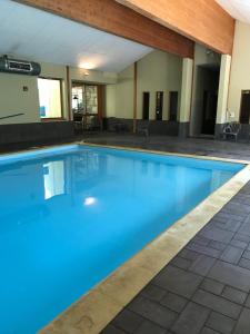 a large swimming pool with blue water at Appartement C21 in Valloire