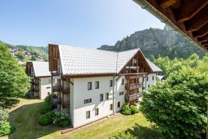 an aerial view of a house with mountains in the background at Appartement C21 in Valloire