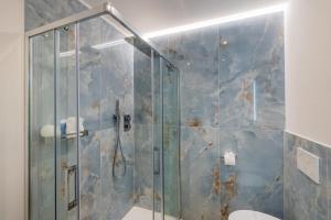 a bathroom with a glass shower with a toilet at Isabel Beach and Bike in Finale Ligure +24 photos