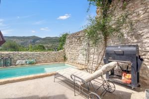 a barbecue with a chair next to a swimming pool at Ca la Pasita 28 in Beniali