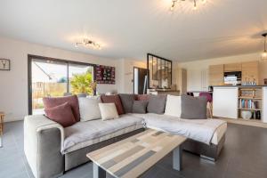 a living room with a couch and a table at Paradi Bleu in Trégunc