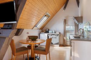 a kitchen with a table and chairs in a room at Ferienwohnung an der Brigach in Donaueschingen