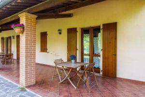 a patio with a table and chairs on a house at Il Gaggiolo 2 in Grosseto
