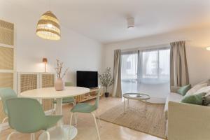 a living room with a table and a couch at Oasis Duna - Casa Amanay in Corralejo
