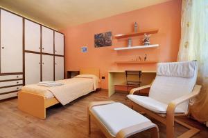 a hospital room with two beds and a desk at Casa Giuly in Stazzona