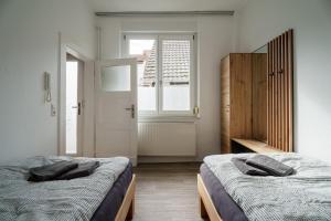a bedroom with two beds and a window at Apartment 19 in Schutterwald