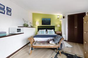 a bedroom with a bed and a microwave in it at Los Jazmines in Agaete