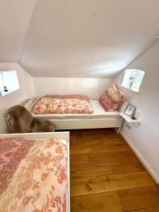 a small room with two beds in a attic at Lüttje Reethuus in Südbrookmerland