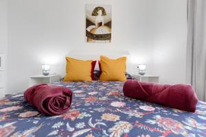 a bedroom with a bed with purple pillows at Casa Curro Costa Calma in Costa Calma +17 photos