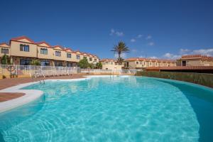 a large swimming pool in front of some houses at Casa Curro Costa Calma in Costa Calma