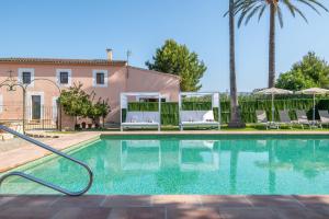 a swimming pool in front of a house at Son Guillem in Son Sardina