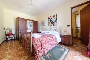 a bedroom with a large bed and a dresser at Holiday Home Tommaso e Martina in Savoca