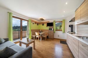 a living room with a couch and a table at Waldheim in Verano