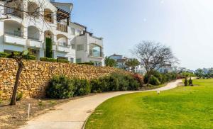 a stone retaining wall next to a building at Casa verde in Roldán