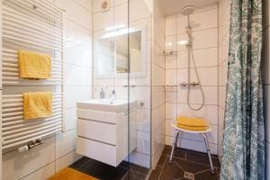 a bathroom with a sink and a shower at Ferienwohnung Martin Lehmann in Oberharmersbach