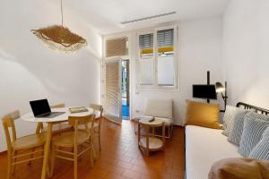 a living room with a table and a couch at U Canetta 1 in Pietra Ligure +6 photos