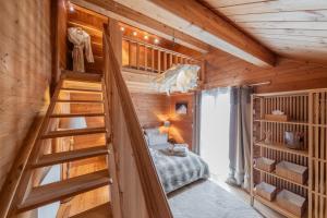 a room with a staircase in a log cabin at Chambre D'hôte au Chalet Datcha in Briançon