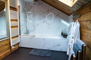a bathroom with a bath tub and a sink at Chambre D'hôte au Chalet Datcha in Briançon +44 photos