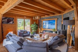a living room with two couches and a table at Chambre D'hôte au Chalet Datcha in Briançon
