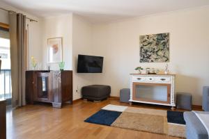 a living room with a fireplace and a tv at Wander Unwind - Wine Cellars in Vila Nova de Gaia +37 photos
