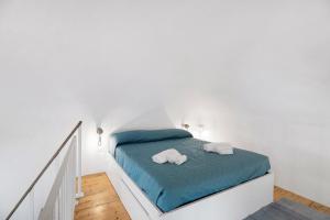 a small bedroom with a bed with towels on it at Casa Quattrocchi in Barano d'Ischia