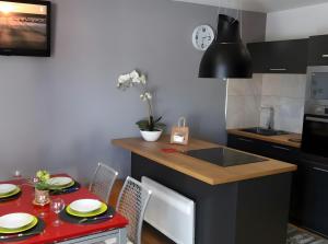 a kitchen with a table and a kitchen with a sink at Le Bellavista T2 Cassis Emplacement in Cassis