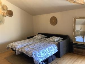 a bedroom with a bed and a mirror at Au duplex in Chantonnay