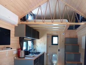 a small kitchen in a tiny house at Casa do Cipreste by Tiny Away in São Teotónio