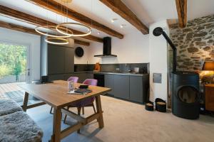 a kitchen and dining room with a wooden table at Chalet Weidehaus De Luxe in Obertriesting