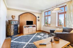 a living room with a couch and a tv at Ferienhaus Himmelreich in Barlt
