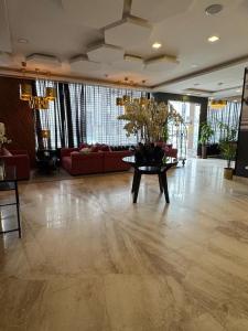 a lobby with a table with flowers on it at دانة الرياض للشقق المخدومة2 - Dana Serviced Apartments2 in Riyadh +71 photos