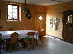 a dining room with a table and chairs and a window at Gästehaus Minkel in Gudensberg
