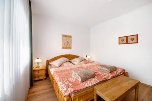 a bedroom with a bed and a wooden table at Ferienwohnung Tibo in Wimbach