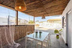 a patio with a white table and chairs on it at Limón Lunero in Málaga