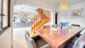a dining room with a wooden table and chairs at Costacabana - Villa Paris in Lloret de Mar