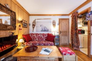a living room with a couch and a table at Le Châtelard in Val-d'Isère
