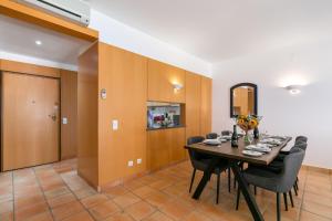 a dining room with a table and chairs at Marina park Apartment in Lagos +31 photos